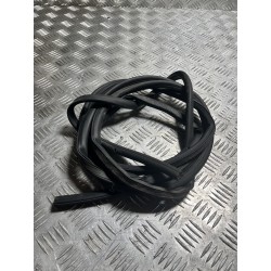 USZCZELKA DRZWI PRZÓD PRAWA SKODA SUPERB III 3V 15-