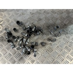 ŚRUBY ZABEZPIECZAJĄCE KOŁA ZŁODZIEJKI SKODA KAMIQ 19-