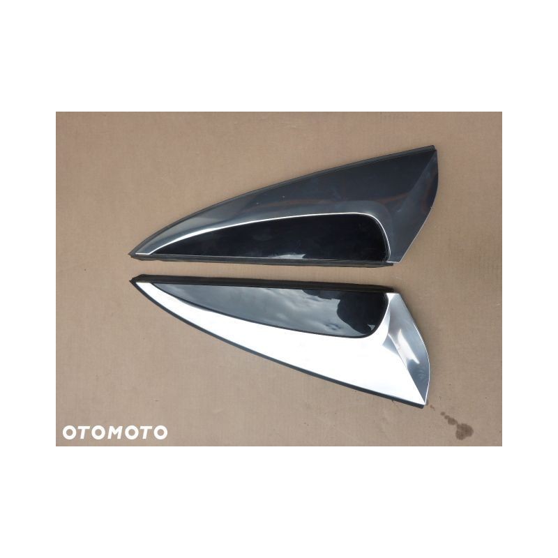 OSŁONA CHROM SŁUPKA TYŁ TRÓJKĄT C4 PICASSO II 13-