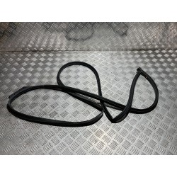 USZCZELKA DRZWI PRAWY PRZÓD HYUNDAI BAYON 21-