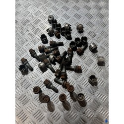 ŚRUBY ZABEZPIECZAJĄCE KOŁA ZŁODZIEJKI VW TOUAREG II 10-