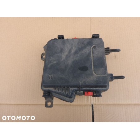 SKRZYNKA BEZPIECZNIKÓW RENAULT MEGANE III 1.6 16V