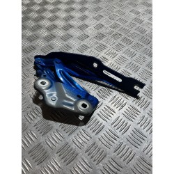 ZAWIAS MASKI LEWY SKODA KAMIQ 19- 654823301