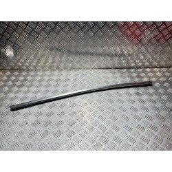 LISTWA ZGARNIAJĄCA DRZWI LEWA LEWY TYŁ FORD PUMA II MK2 19- CHROM