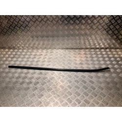 LISTWA ZGARNIAJĄCA DRZWI PRAWY PRZÓD BMW X1 F48 2015-