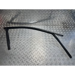 USZCZELKA PROWADNICA SZYBY DRZWI PRZÓD PRAWA AUDI A4 B9 15- 8W0837432