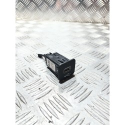 GNIAZDO PORT USB JEEP COMPASS II 2 16- 735579645