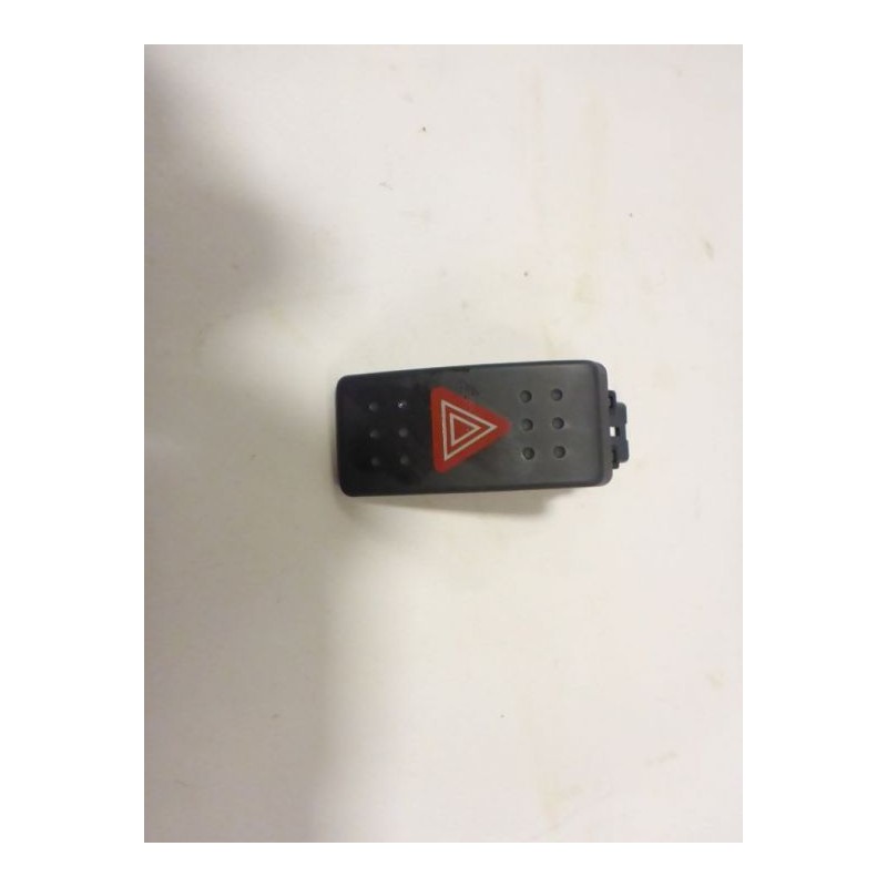 WŁĄCZNIK ŚWIATEŁ AWARYJNYCH SUZUXI SX4 1.9 DDIS 120KM FIAT SEDICI