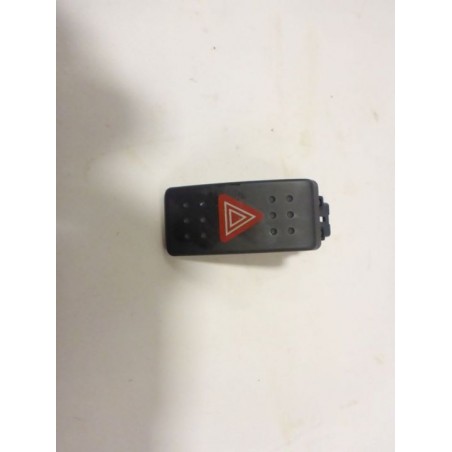 WŁĄCZNIK ŚWIATEŁ AWARYJNYCH SUZUXI SX4 1.9 DDIS 120KM FIAT SEDICI