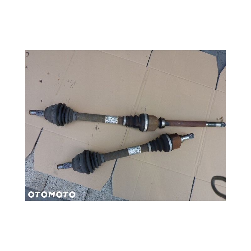 PÓŁOŚ PRAWA DŁUGA PEUGEOT 3008 1.6 VTI 9684134880