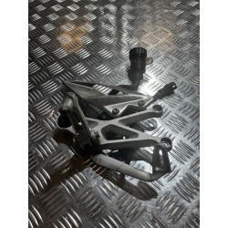SET PODPORA PODNÓŻEK PRAWY TRIUMPH STREET TRIPLE 765 R 17-19
