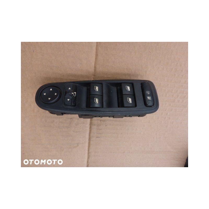 PRZEŁĄCZNIK SZYBY LEWY PRZÓD CITROEN C4 PICASSO