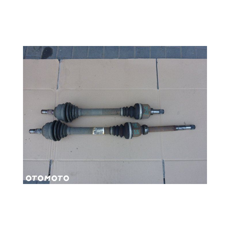 PÓŁOŚ PRAWA DŁUGA CITROEN C3 PICASSO 1.6 HDI