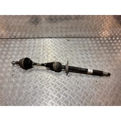 PÓŁOŚ PRAWA DŁUGA MERCEDES W177 HB 18- 1.3 CGI