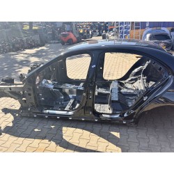 PRÓG LEWY CAŁY DŁUGI ĆWIARTKA MERCEDES W213 16- SEDAN LAKIER 040