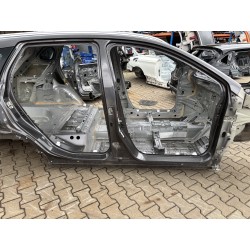 PRÓG PRAWY CAŁY DŁUGI SUZUKI SX4 S-CROSS II 21- ZZZ