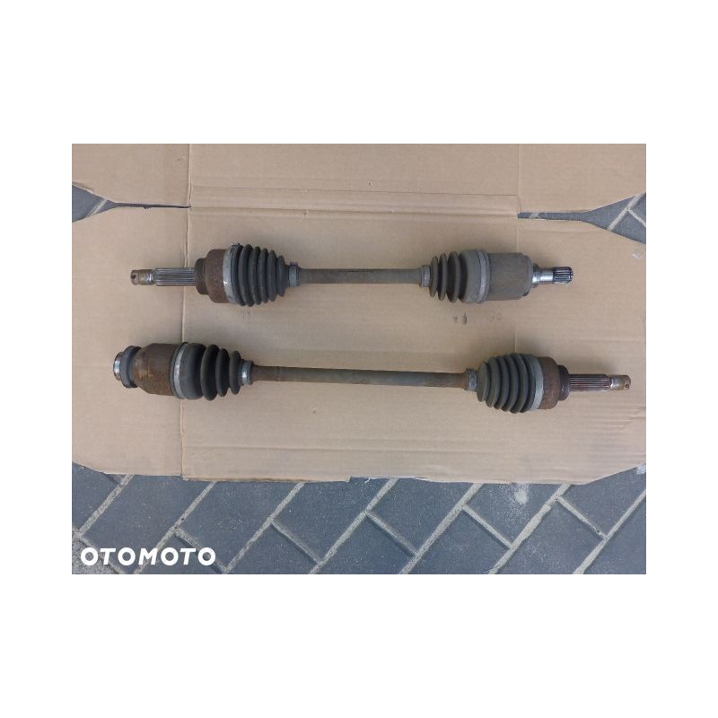 PÓŁOŚ TYŁ PRAWY PRAWA PEUGEOT ION C-ZERO I-MIEV