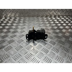 ZAMEK RYGIEL MASKI PRZÓD INFINITI Q30 15-