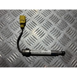 NABÓJ PIROTECHNICZNY MASKI PRZÓD PRAWY AUDI A3 8V SEDAN 12- 8V0823823F