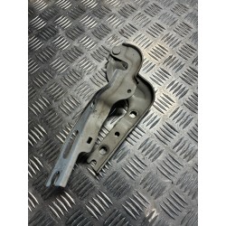 ZAWIAS MASKI PRAWY SEAT ATECA 16- 575823302A