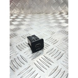 GNIAZDO PORT USB JEEP COMPASS II 2 16- 735579645
