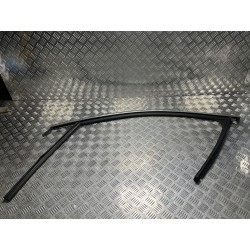 USZCZELKA SZYBY LEWY PRZÓD SKODA KAROQ 17- 575837431M
