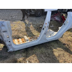 PRÓG LEWY CAŁY DŁUGI SUZUKI SWIFT MK9 24- DYH