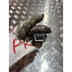 GNIAZDO PORT USB PEUGEOT 5008 III P74 24-