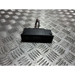 PANEL GNIAZDO PORT USB MERCEDES W205 C205 CABRIOLET
