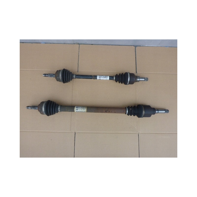 PÓŁOŚ PRAWA DŁUGA PEUGEOT 208 2012-  1.4 VTI