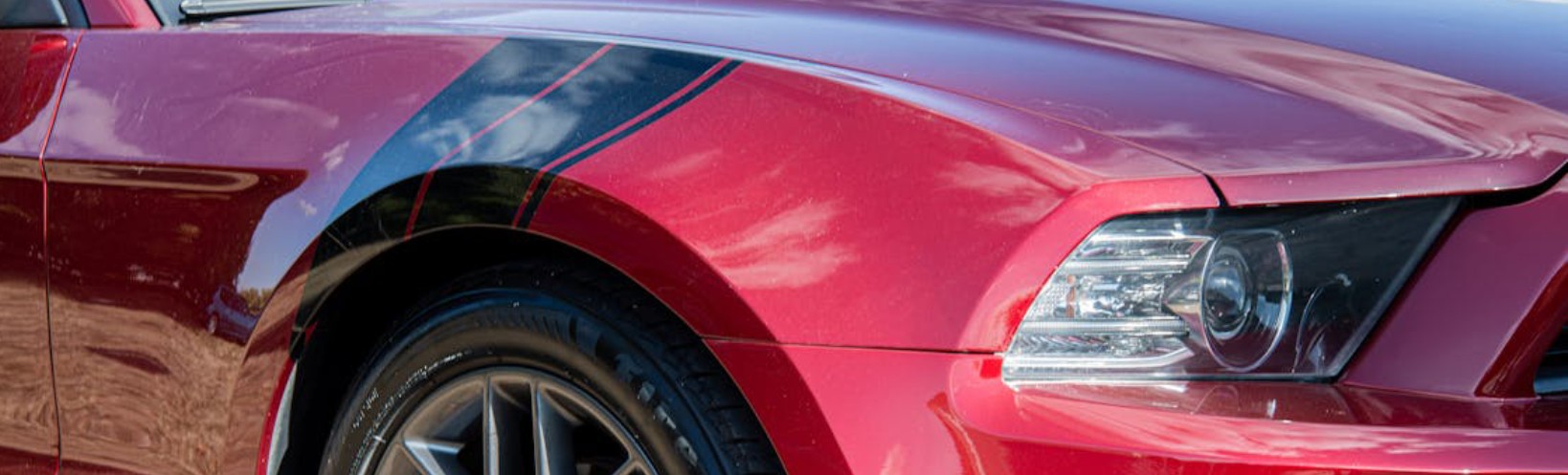 Błotniki samochodowe z demontażu aut używanych – sposób na tanią i szybką naprawę auta