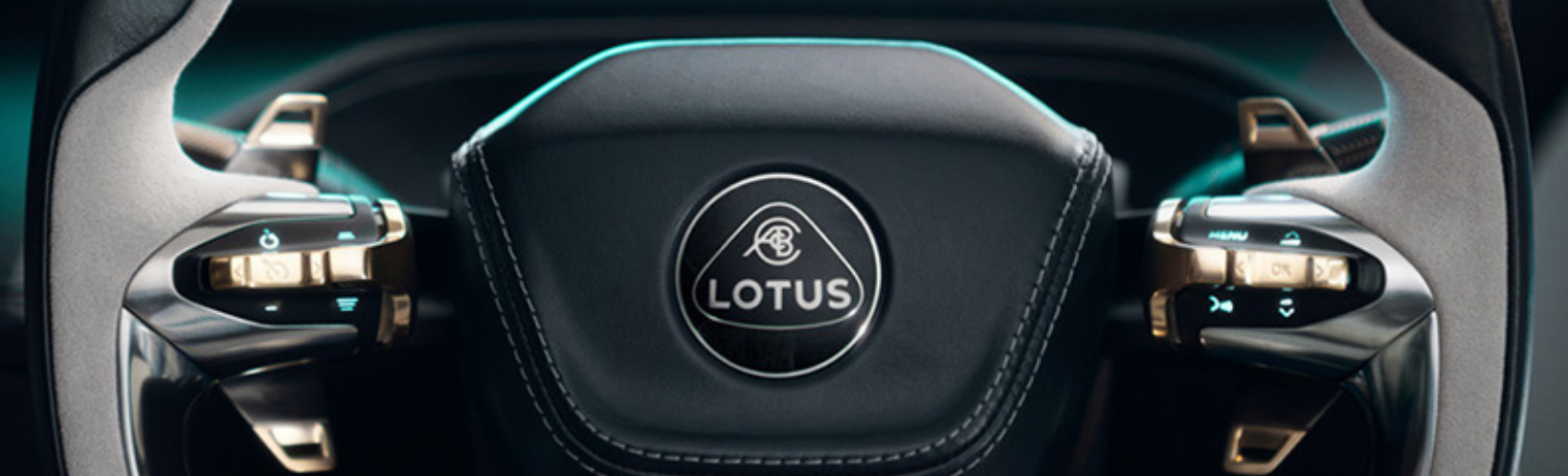 Król Karol III wybiera Lotusa Eletre. Elektryczny super-SUV w królewskim garażu