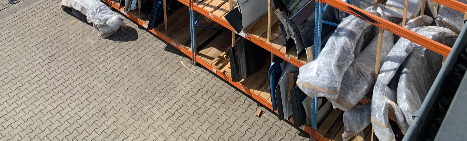 Używana maska samochodowa – kiedy warto ją kupić zamiast nowej?